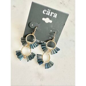 Nordstrom‘s gold tone blue beaded dangle earrings